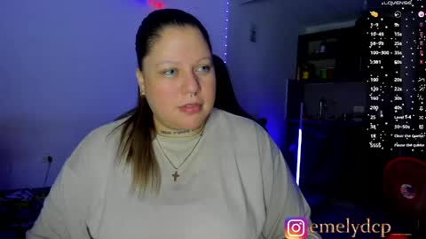 Snapshot of mariana_spellman chatting on 05-05-26, 08:00 Emely online show from 05-05-26, 08:00