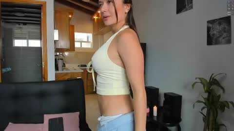 Snapshot of marianagomez__ chatting on 05-01-26, 01:26 Mariana online show from 05-01-26, 01:26