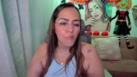 Mariana Lopez online show from 10-21-25, 12:33