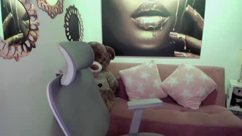 Mariana Lopez online show from 04-28-26, 01:04