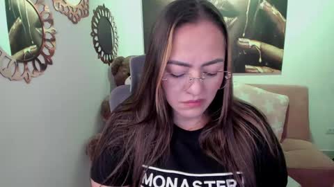 Mariana Lopez online show from 05-10-26, 01:22