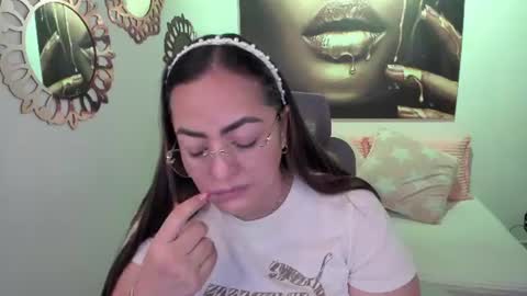 Mariana Lopez online show from 06-18-26, 10:36