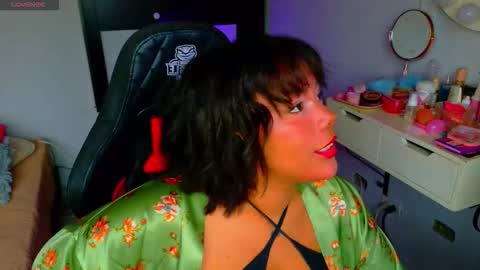 Mariana Prada online show from 10-13-25, 02:28