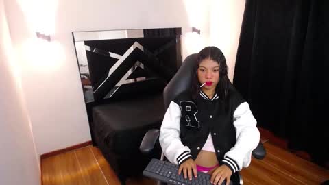 Mariana online show from 11-24-25, 04:01