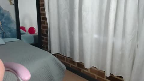 marianasmiith_ online show from 09-12-25, 11:54
