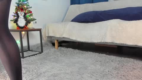 Mariana Vargas online show from 12-10-24, 01:33