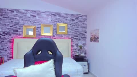 Mariana online show from 12-06-24, 04:17