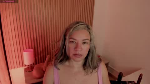 Snapshot of marianl0ve chatting on 01-16-25, 10:53 Marian Love online show from 01-16-25, 10:53