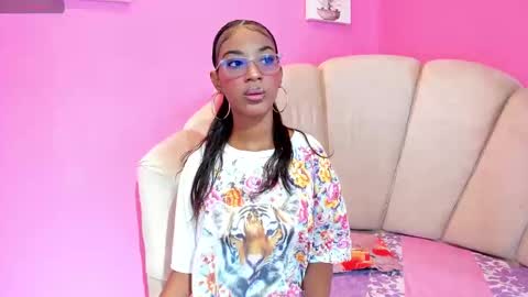 Snapshot of marianrosse chatting on 09-15-25, 07:25 marianrosse online show from 09-15-25, 07:25