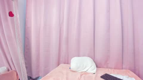 Snapshot of marianrosse chatting on 06-27-26, 12:10 marianrosse online show from 06-27-26, 12:10