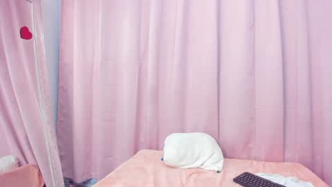 Snapshot of marianrosse chatting on 06-27-26, 12:22 marianrosse online show from 06-27-26, 12:22