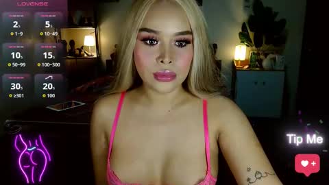 Snapshot of mariapozada chatting on 11-23-25, 06:08 Maria online show from 11-23-25, 06:08