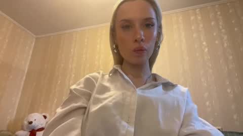 Snapshot of maribelchauhdrey chatting on 09-09-25, 07:19 Molly online show from 09-09-25, 07:19