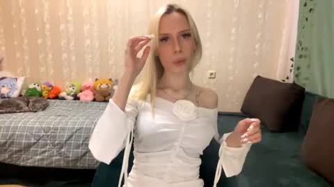 Snapshot of maribelchauhdrey chatting on 09-14-25, 06:23 Molly online show from 09-14-25, 06:23