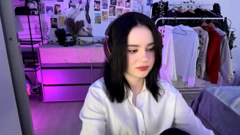 Snapshot of maribethercole chatting on 10-14-25, 06:14 Emily online show from 10-14-25, 06:14