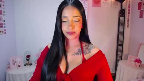 Snapshot of marie_daved chatting on 05-10-26, 02:39 Nicolle online show from 05-10-26, 02:39