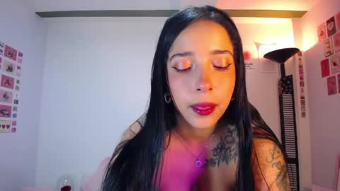 Snapshot of marie_daved chatting on 05-24-26, 03:55 Nicolle online show from 05-24-26, 03:55