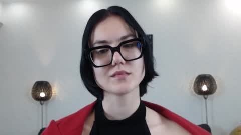 Marie Fitch online show from 11-06-25, 03:51