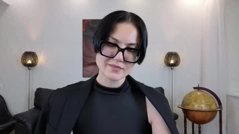 Snapshot of marie_fitch chatting on 05-25-26, 11:55 Marie Fitch online show from 05-25-26, 11:55