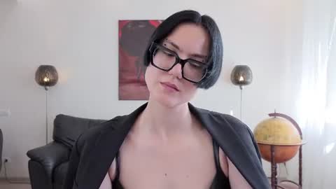 Snapshot of marie_fitch chatting on 06-25-26, 05:12 Marie Fitch online show from 06-25-26, 05:12