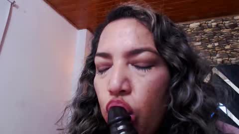 Snapshot of marie_hss chatting on 10-12-25, 08:35 marie_hss online show from 10-12-25, 08:35