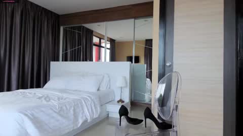 Snapshot of marie_jacob chatting on 02-10-25, 09:36 Marie online show from 02-10-25, 09:36