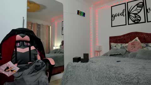 Snapshot of marie_mature chatting on 03-12-25, 03:29 marie online show from 03-12-25, 03:29