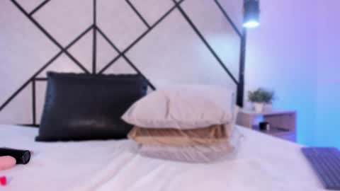 Snapshot of marie_miller_ chatting on 01-27-25, 06:09 M A R I E online show from 01-27-25, 06:09