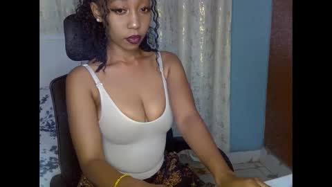 Snapshot of mariejuana_bliss chatting on 09-17-25, 04:52 mariejuana online show from 09-17-25, 04:52