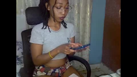 Snapshot of mariejuana_bliss chatting on 09-24-25, 04:43 mariejuana online show from 09-24-25, 04:43
