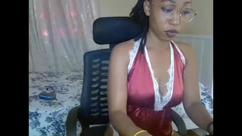 Snapshot of mariejuana_bliss chatting on 10-10-25, 01:43 mariejuana online show from 10-10-25, 01:43