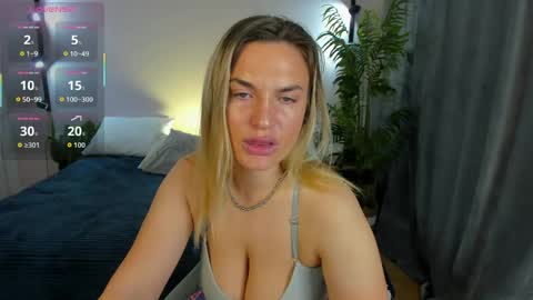 Snapshot of mariel_lie chatting on 05-27-26, 01:46 Mariel online show from 05-27-26, 01:46
