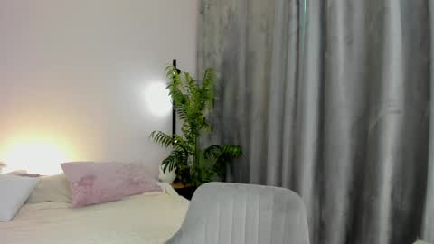 Snapshot of mariel_lie chatting on 05-29-26, 01:36 Mariel online show from 05-29-26, 01:36