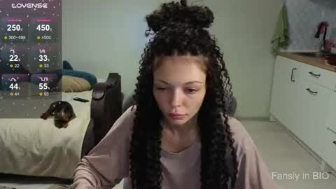Snapshot of mariella__adams chatting on 06-20-26, 06:44 Maria online show from 06-20-26, 06:44
