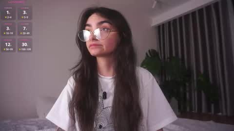 Mia online show from 03-03-26, 12:33