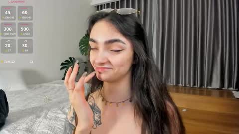 Mia online show from 03-20-26, 01:27