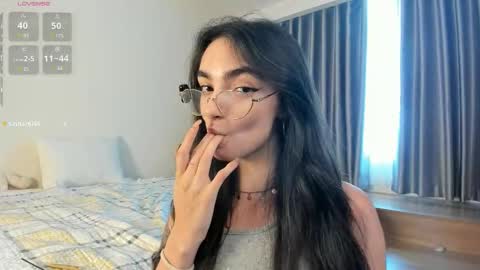 Mia online show from 03-26-26, 02:06