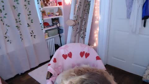 Snapshot of marigoldrue chatting on 06-19-26, 12:26 marigoldrue online show from 06-19-26, 12:26