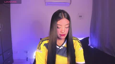 Mariana Hasper online show from 06-25-26, 03:17