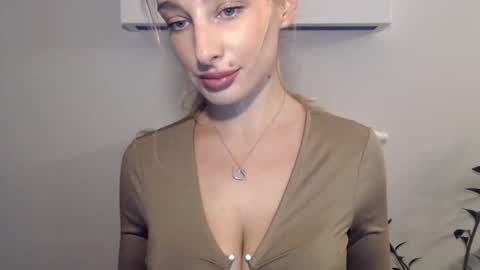 Snapshot of marilyndevilish chatting on 12-13-24, 03:43 MarilynDevilish online show from 12-13-24, 03:43