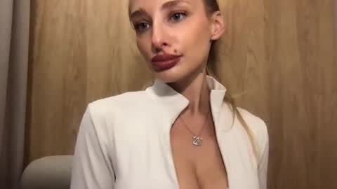 Snapshot of marilyndevilish chatting on 12-30-24, 09:40 MarilynDevilish online show from 12-30-24, 09:40