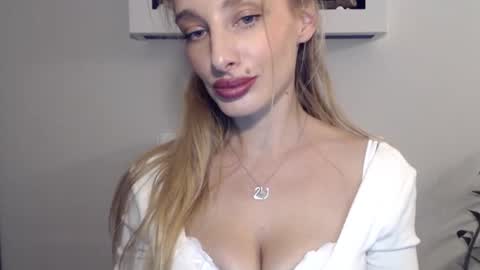 Snapshot of marilyndevilish chatting on 01-05-25, 12:31 MarilynDevilish online show from 01-05-25, 12:31