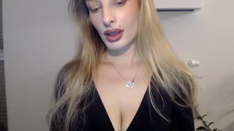 Snapshot of marilyndevilish chatting on 01-11-25, 04:46 MarilynDevilish online show from 01-11-25, 04:46