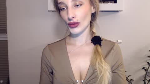 Snapshot of marilyndevilish chatting on 01-16-25, 03:56 MarilynDevilish online show from 01-16-25, 03:56