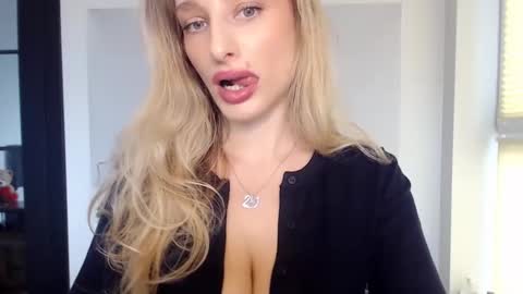 Snapshot of marilyndevilish chatting on 01-29-25, 11:30 MarilynDevilish online show from 01-29-25, 11:30