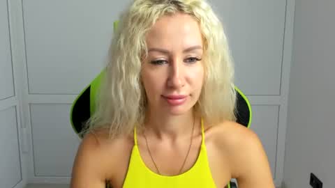 Snapshot of marilyndreamm chatting on 07-21-26, 07:11 Marilyn online show from 07-21-26, 07:11