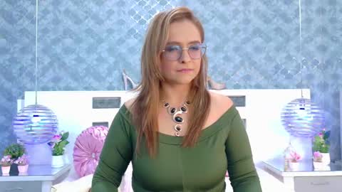 Snapshot of marilynvega77 chatting on 09-19-25, 08:31 Marilyn Vega online show from 09-19-25, 08:31