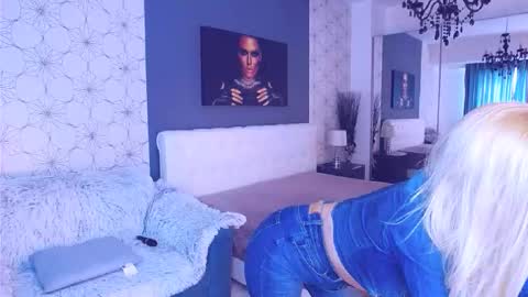 Mary Mais online show from 12-15-25, 08:07