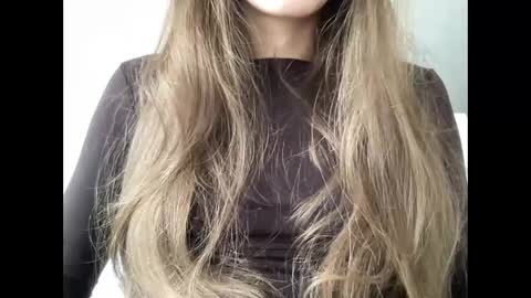 Snapshot of marinalovenow chatting on 02-17-25, 08:41 Marina online show from 02-17-25, 08:41