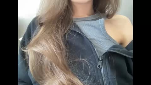 Snapshot of marinalovenow chatting on 02-19-25, 12:44 Marina online show from 02-19-25, 12:44